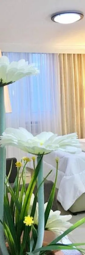 Attractive studio with Luxury bed Good for 1-4pax High speed WiFi with Netflix Free Pool & Parking, Hotel in Suba