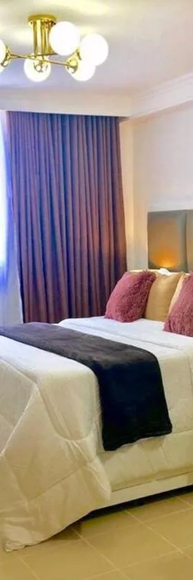Minimalist studio with Luxury bed Good for 1-4pax High speed WiFi with Netflix Free Pool & Parking, Hotel in Suba