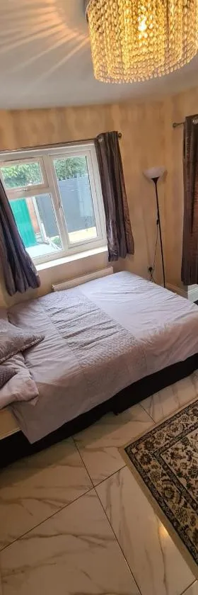 Shaz,s House, Hotel in Cowley