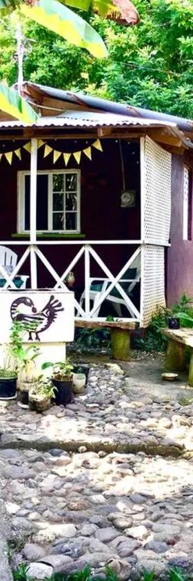 Charlie’s Place Zion Hill - close to Blue Lagoon, Hotel in Port Antonio