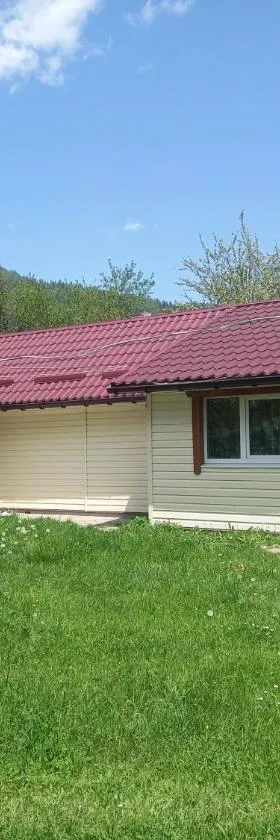 Будиночок Мойсейчуків, Hotel in Krivorovnya