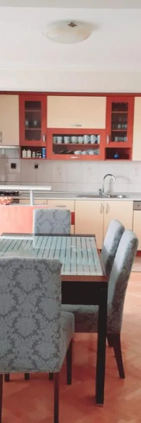 Spacious 80m2 Apartment in the Center, Hotel in Ljubuški
