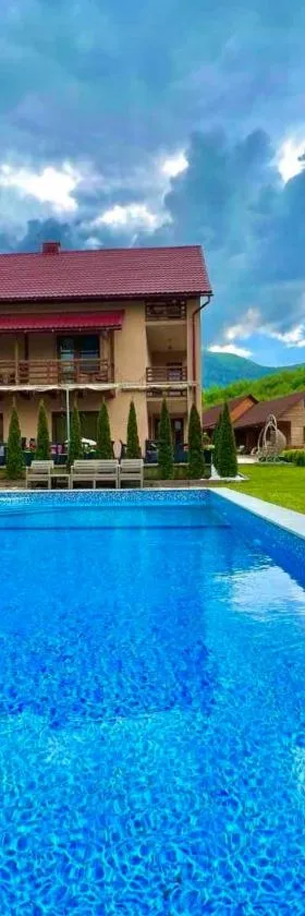 Купецький Двір, Hotel in Mischhirja