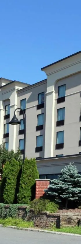 Hampton Inn & Suites Laval, Hotel in Laval