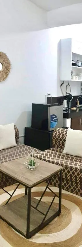 Rockmelon Guest House, Hotel in Mabalacat