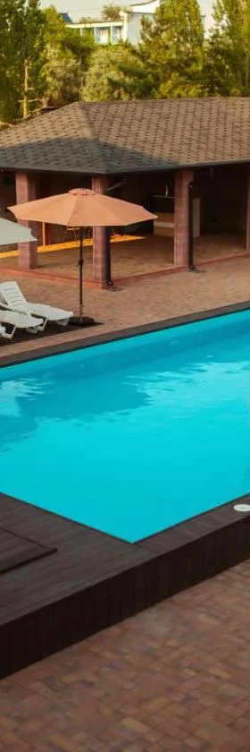 REEF Hotel, Hotel in Koblewe
