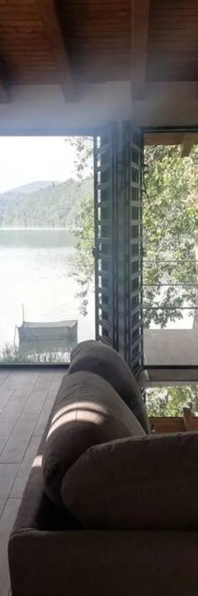 Zirahuen, cabaña moderna junto al lago, Hotel in Zirahuén