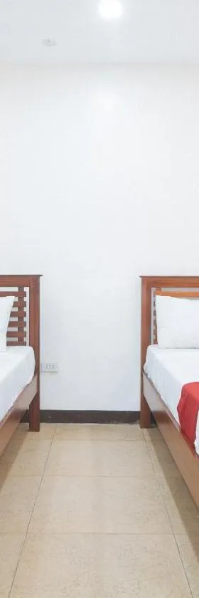 RedDoorz at RJs Bldg near Lyceum Gen Trias Cavite, Hotel in General Trias
