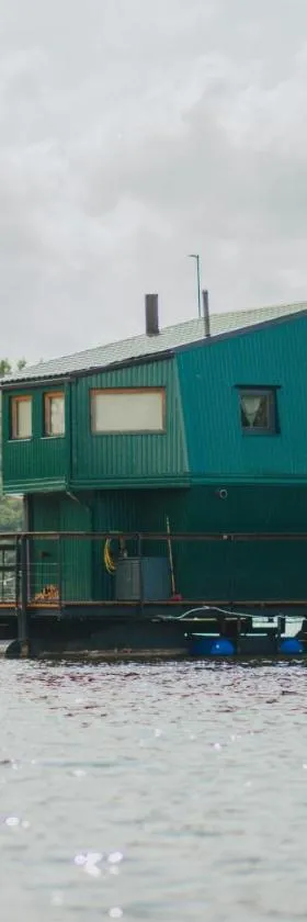 Floating guest house Musters, Hotel in Paķules