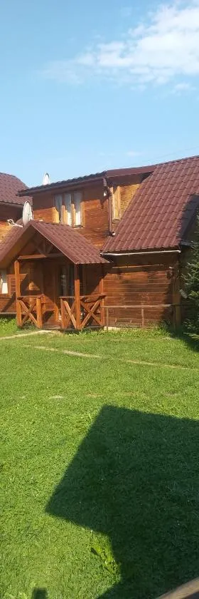 Sadiba Pid Skeleyu, Hotel in Putyla