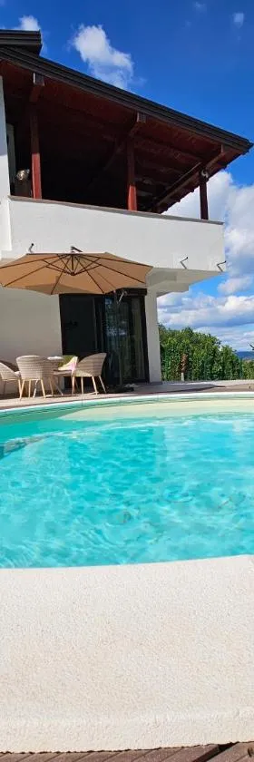 Weekend Poolhouse Sarajevo, Hotel in Miševići