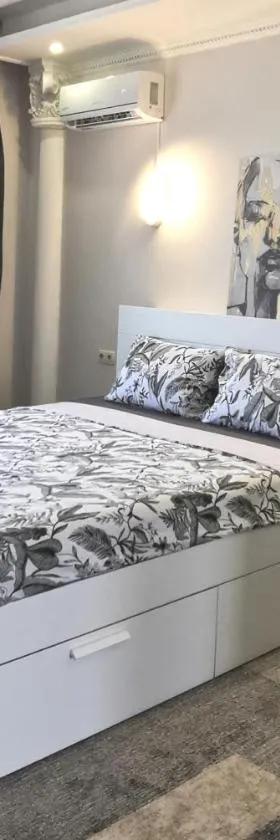 Приватний будинок в Миколаєві з гаражем Private House in Mykolaiv with garage, Hotel in Mykolajiw