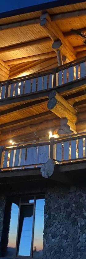 Шале PARADISE, Hotel in Mischhirja