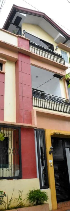 Maison Dos 3 bedroom, with 200mbps internet speed, netflix and aircon, Hotel in Antipolo