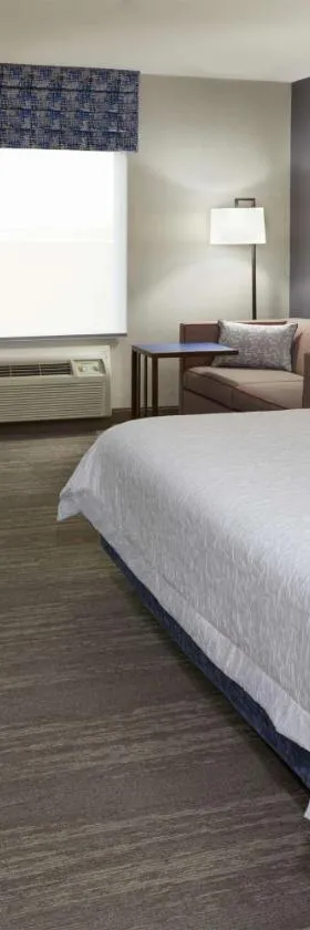 Hampton Inn & Suites Montreal-Dorval, Hotel in Dorval
