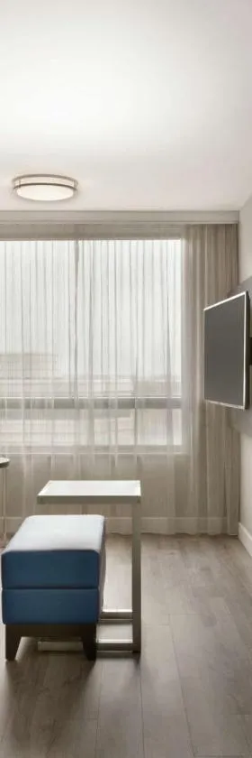 Embassy Suites By Hilton Montreal Airport, Hotel in Pointe-Claire