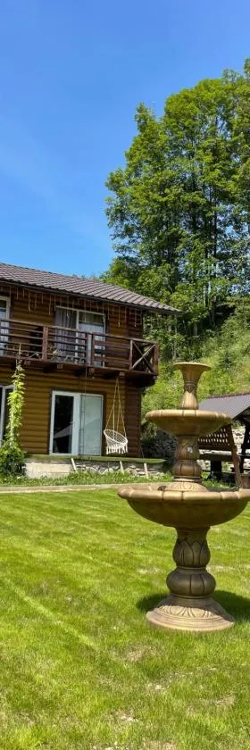 Dva Braty eco, Hotel in Podobovets