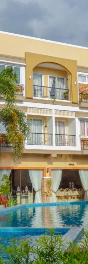Ragazzi Resort Hotel, Hotel in Naga