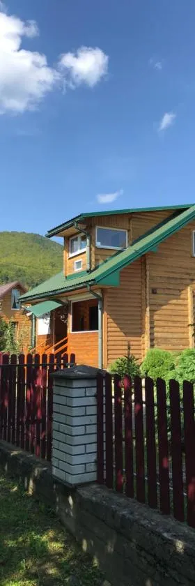 Садиба Карпатських Гір, Hotel in Novyi Mizun'