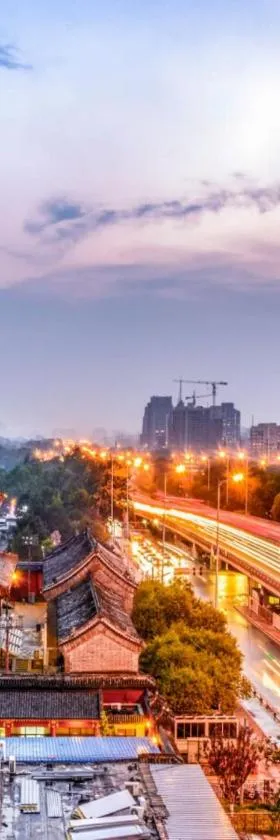 Happy Dragon Alley Hotel-In the city center close to the subway&free coffe laundry Fluent English speaking,Tourist attractions ticket service&food recommendation,Near Tian Anmen Forbiddencity,Near Lama temple,Easy access to the airport, Hotel in Peking