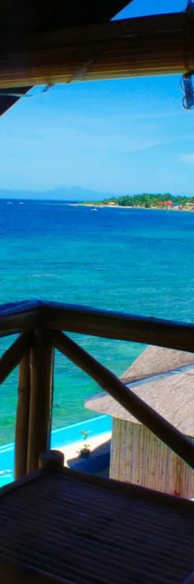MLK Bamboo Beachhouse, Hotel in Alegria