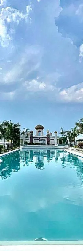Torres Farm Resort powered by Cocotel, Hotel in Naic