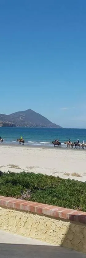 CASA MARBELLA 4BR 2BA Private Beach-Front Home, Hotel in Ensenada