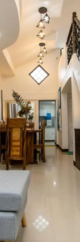Whitehaus BnB, Hotel in Bais