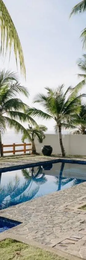 Reef Side Exclusive Beachfront House in Cebu, Hotel in Catmon