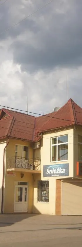 Zirka Karpat, Hotel in Jassinja