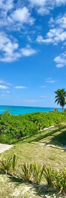 Eleuthera Retreat - Private Villa & Cottages on pink sand beachfront, Hotel in North Palmetto Point