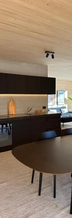 Mondholz Ferienwohnung, Hotel in Andermatt