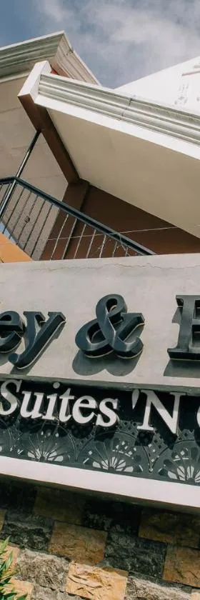 Ashley and Bill's Suites 'N Garden Hotel and Vacation Homes, Hotel in Carcar