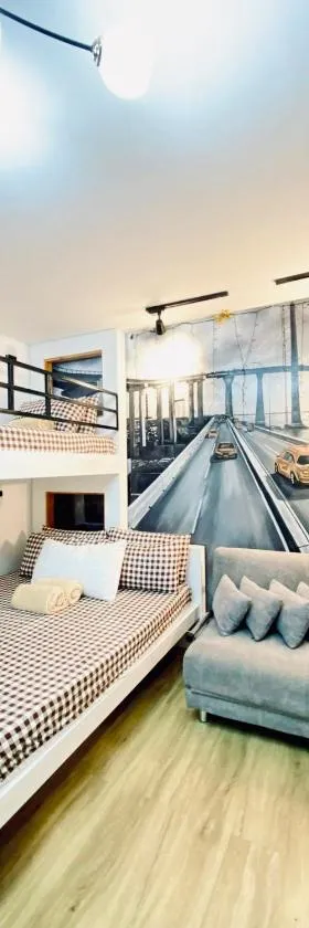 Antara-QueenBed-Balcony-HotShower-WorkCoffee Station-FullKitchen, Hotel in Talisay