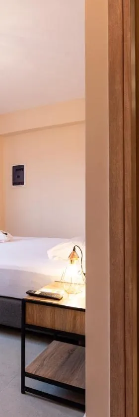 Mini Suites Near Athen's Airport Free Shuttle From and to Athen's Airport, Hotel in Spáta