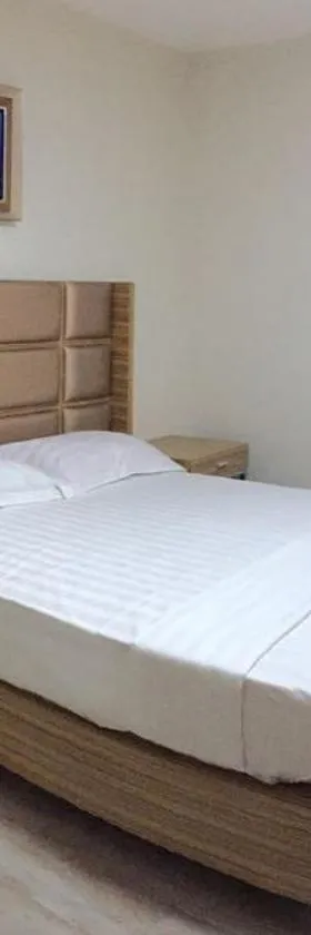 Meaco Royal Hotel - Valenzuela, Hotel in Subusub