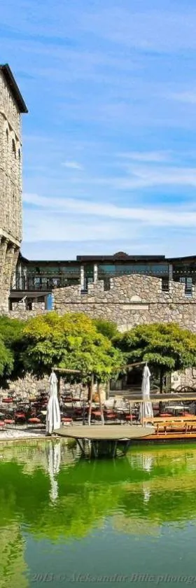Etno selo Stanišići Hotel Pirg, Hotel in Dvorovi