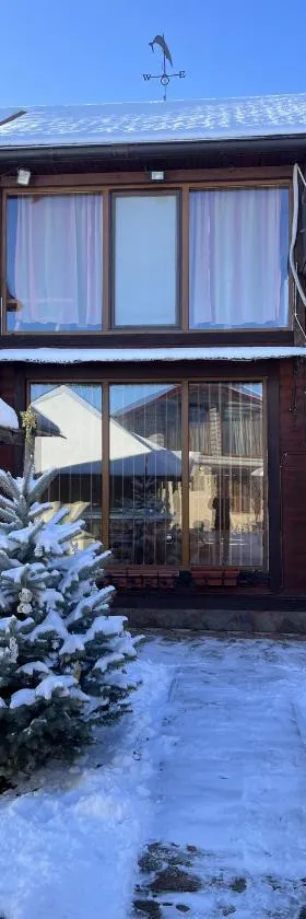 Ferienhaus 'Carolina' mit whirlpool, sauna und Grillplatz, Hotel in Kossiw
