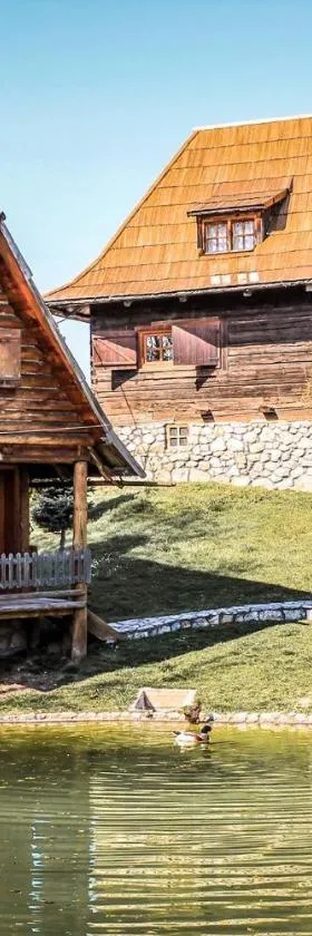 Etno selo Stanišići Etno kuće, Hotel in Dijelovi