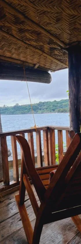 Shey's Travellers Inn, Hotel in Mambajao
