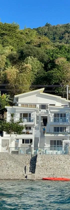CasaDel Beach House, Hotel in Mabini