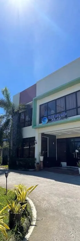Argao Seabreeze Hotel powered by Cocotel, Hotel in Argao