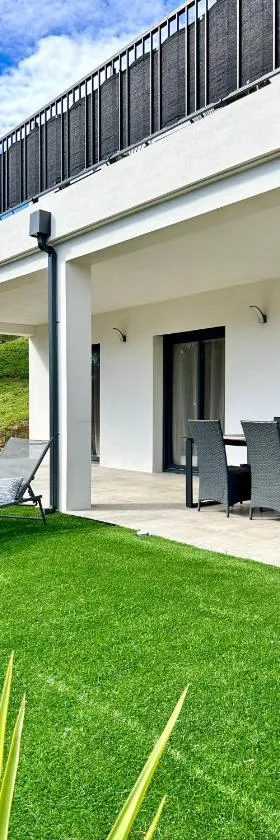 Bas de villa avec jardin idéalement situé entre Ajaccio et Porticcio, Hotel in Bastelicaccia