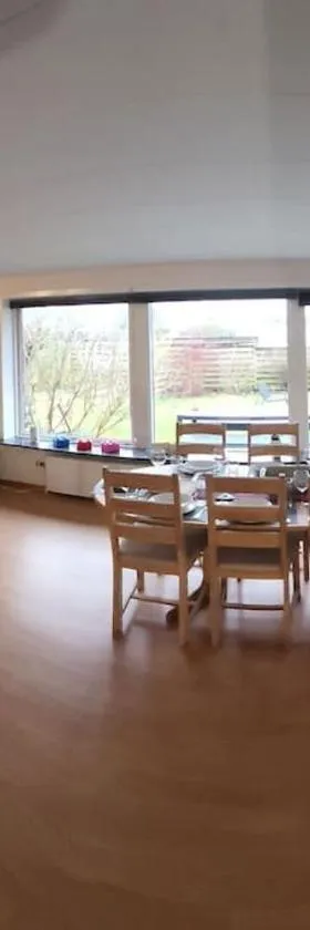 Family Friendly Apt B, 900m to Lego House, parking, Legoland, Lalandia, Hotel in Billund
