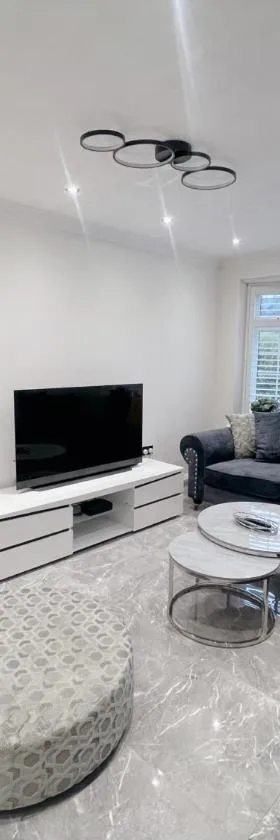 Home near London Heathrow, Slough,Windsor,Legoland, Hotel in Colnbrook