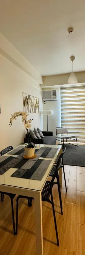 K&K The Modern Crib at Holland Park Condo Southwoods City, Hotel in Biñan