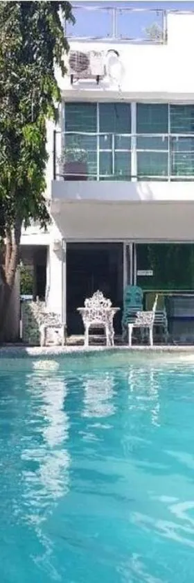 White House near Thunderbird Resort, Hotel in Parian