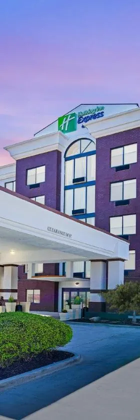 Holiday Inn Express Hotel & Suites Birmingham - Inverness 280 by IHG, Hotel in Birmingham