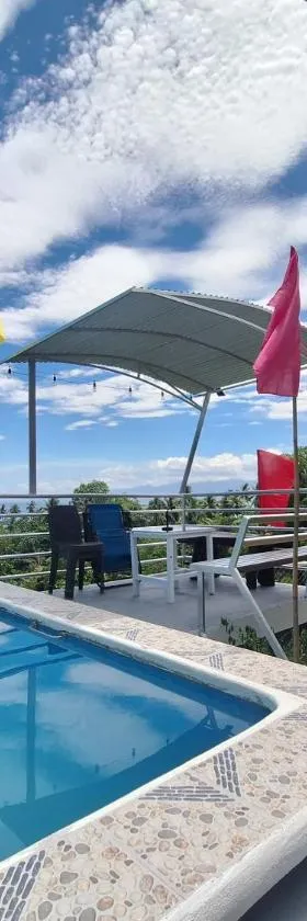 Island samal overlooking view house with swimming pools, Hotel in San Antonio