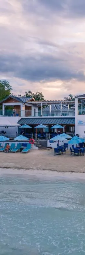Blue Skies Beach Resort, Hotel in Negril